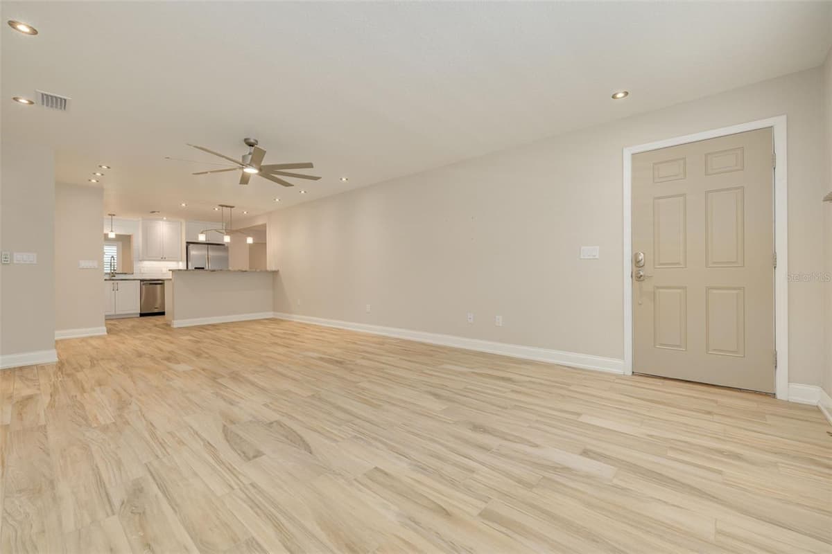 908 CARA DRIVE — photo 10 of 31
