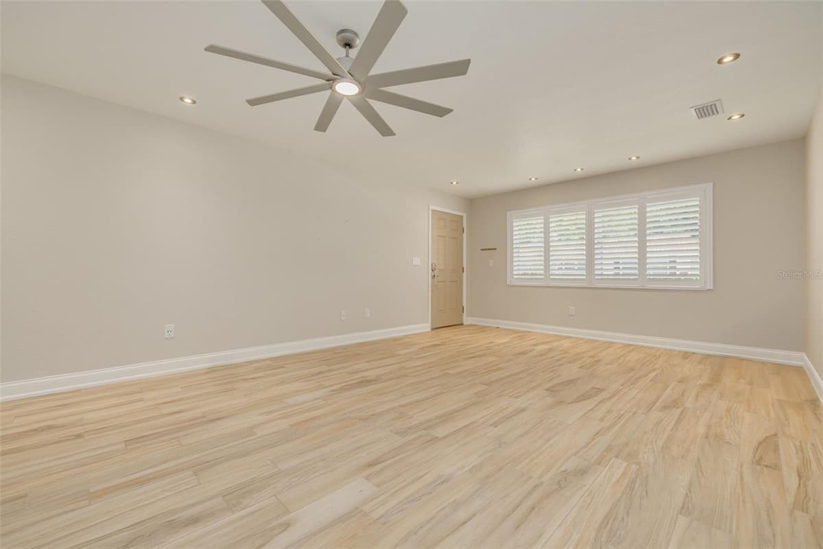 908 CARA DRIVE — photo 9 of 31
