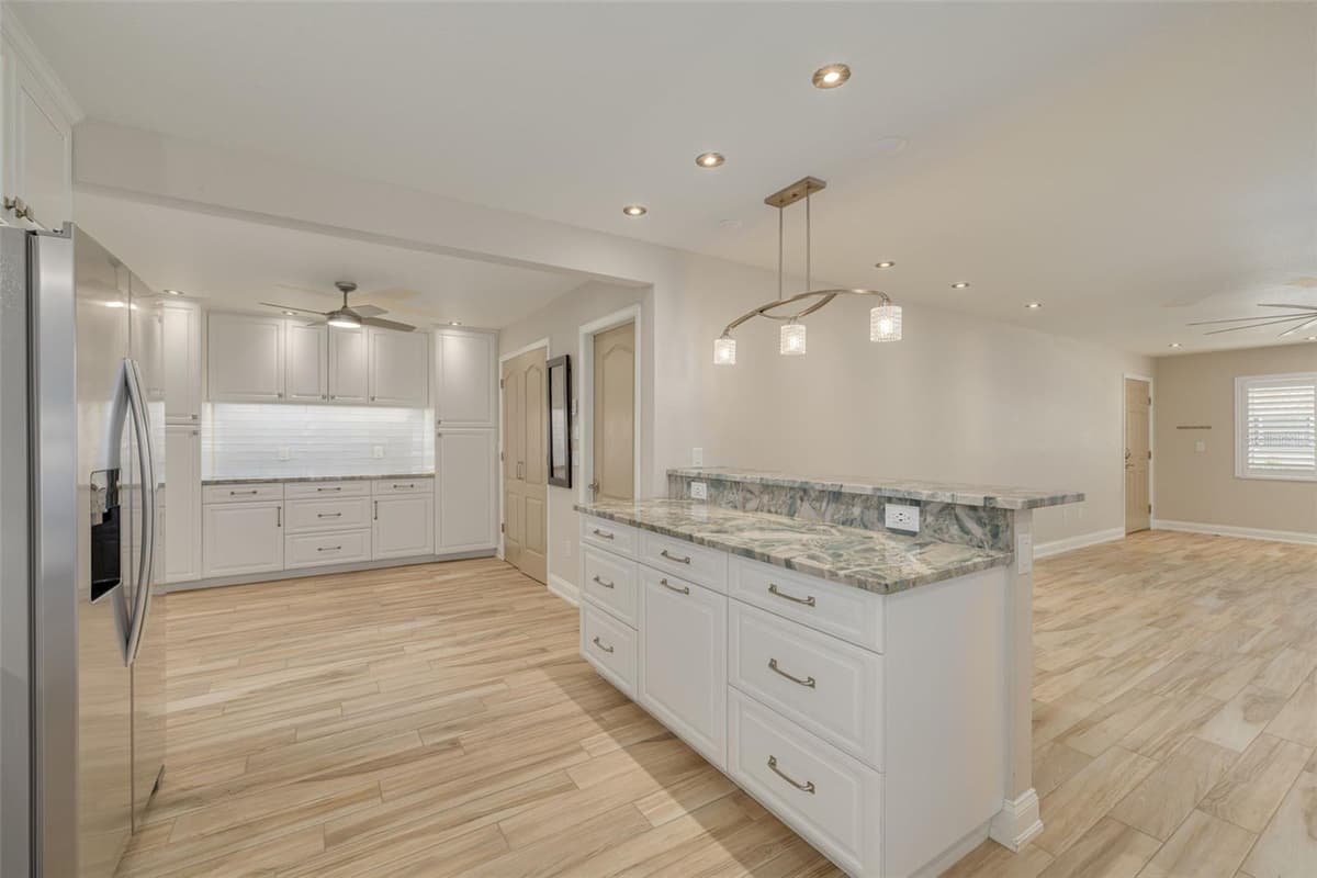 908 CARA DRIVE — photo 14 of 31