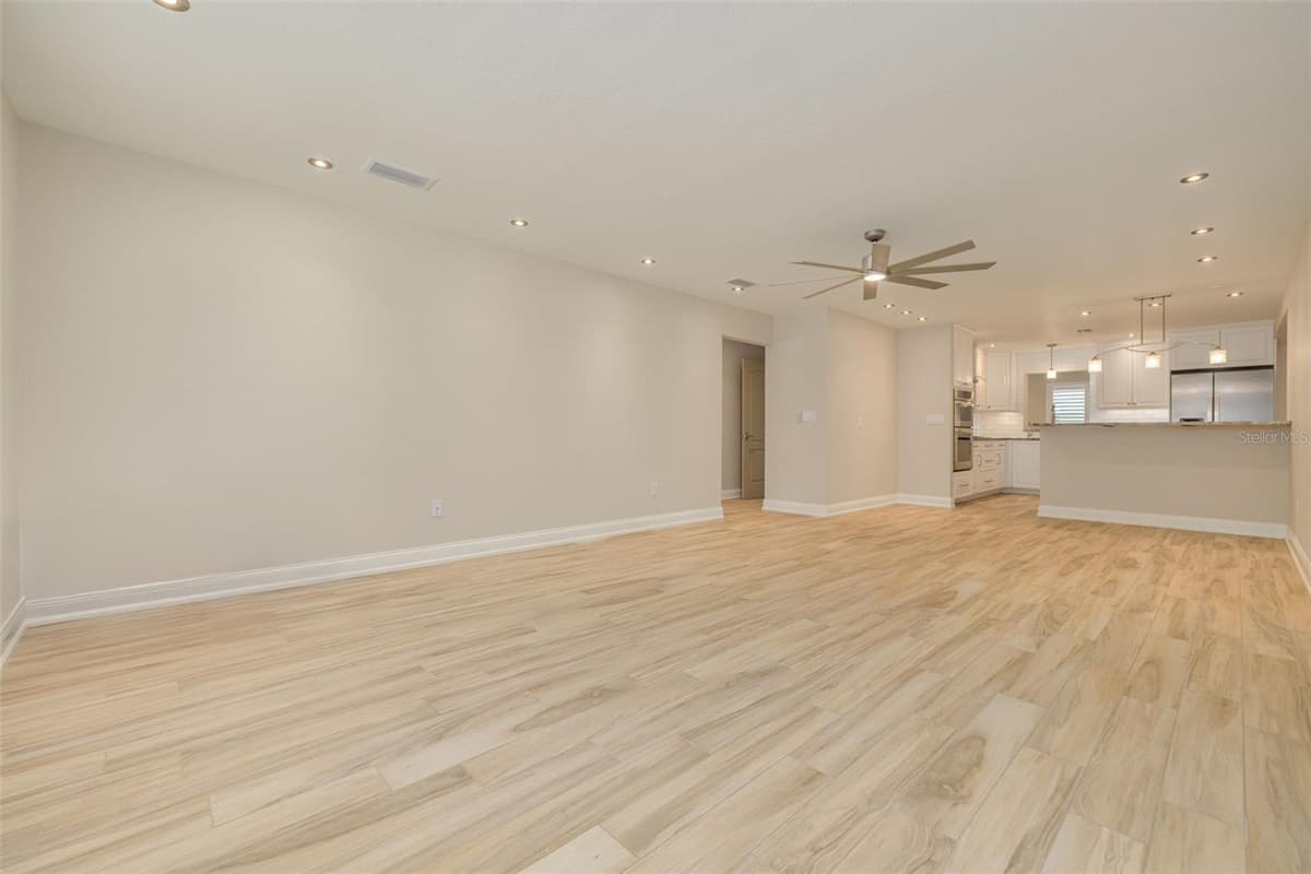 908 CARA DRIVE — photo 8 of 31