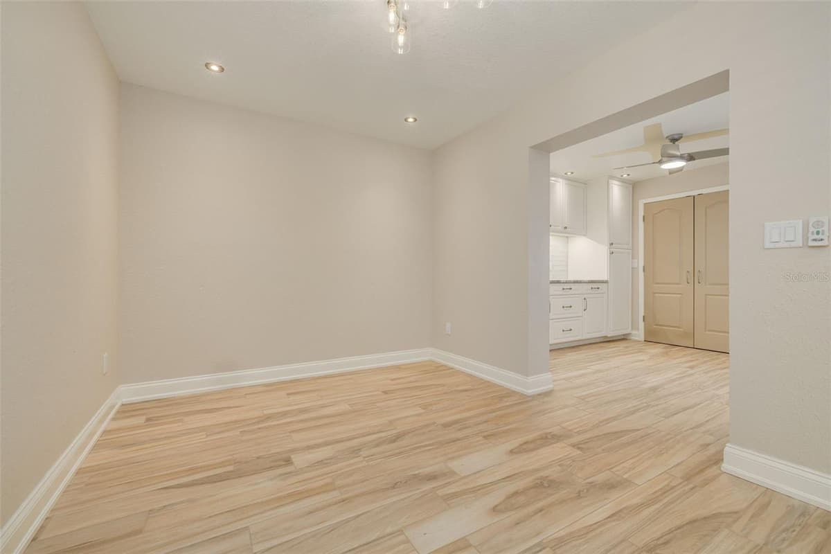 908 CARA DRIVE — photo 17 of 31