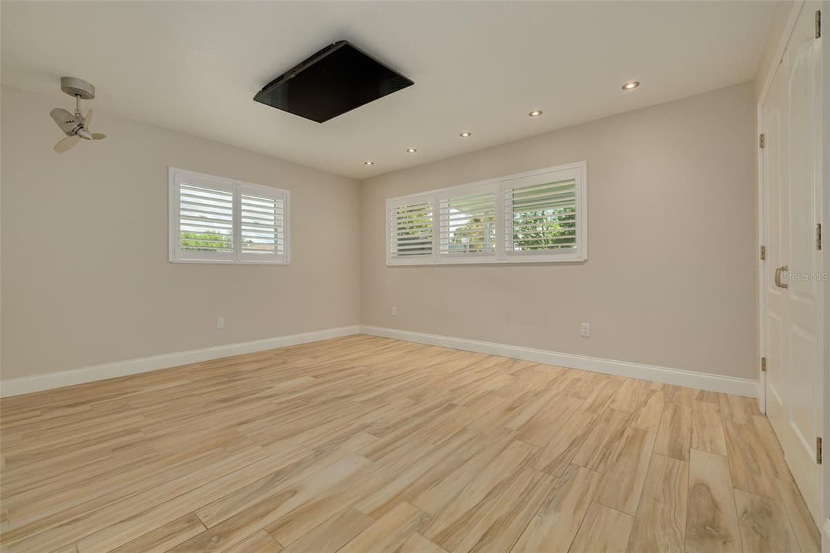 908 CARA DRIVE — photo 23 of 31