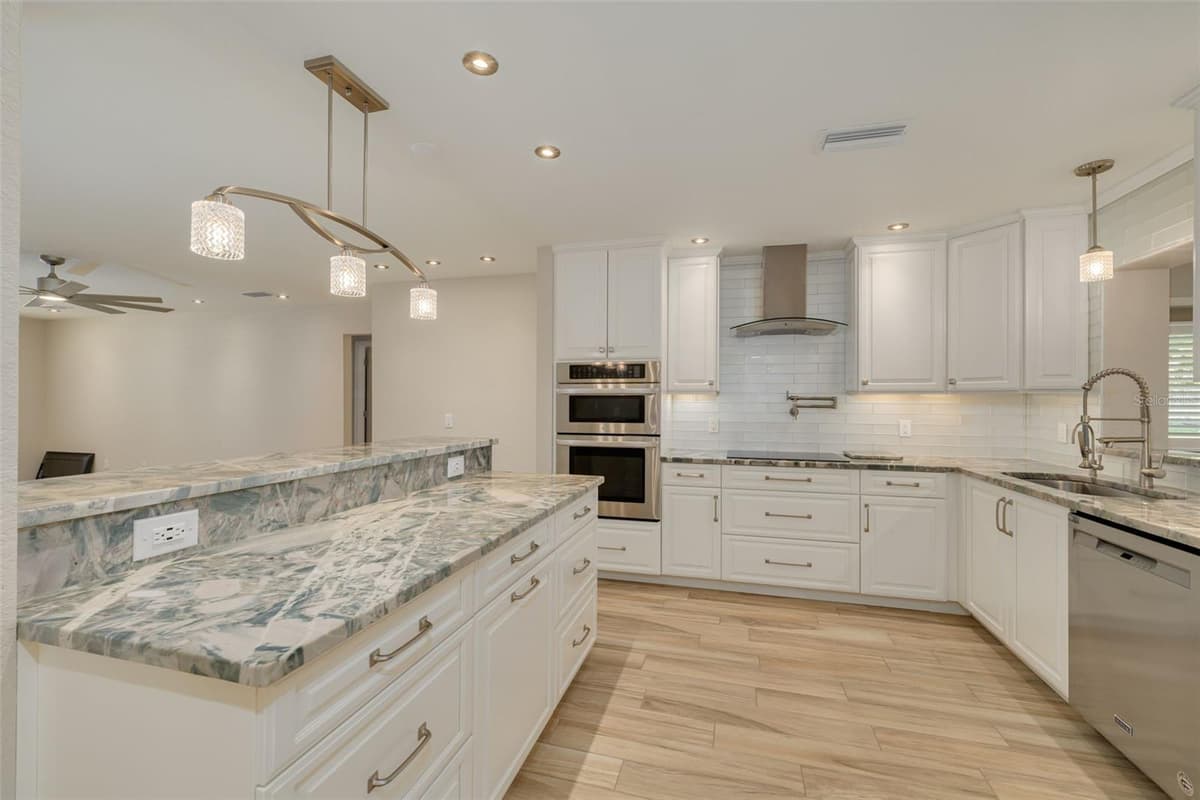 908 CARA DRIVE — photo 12 of 31