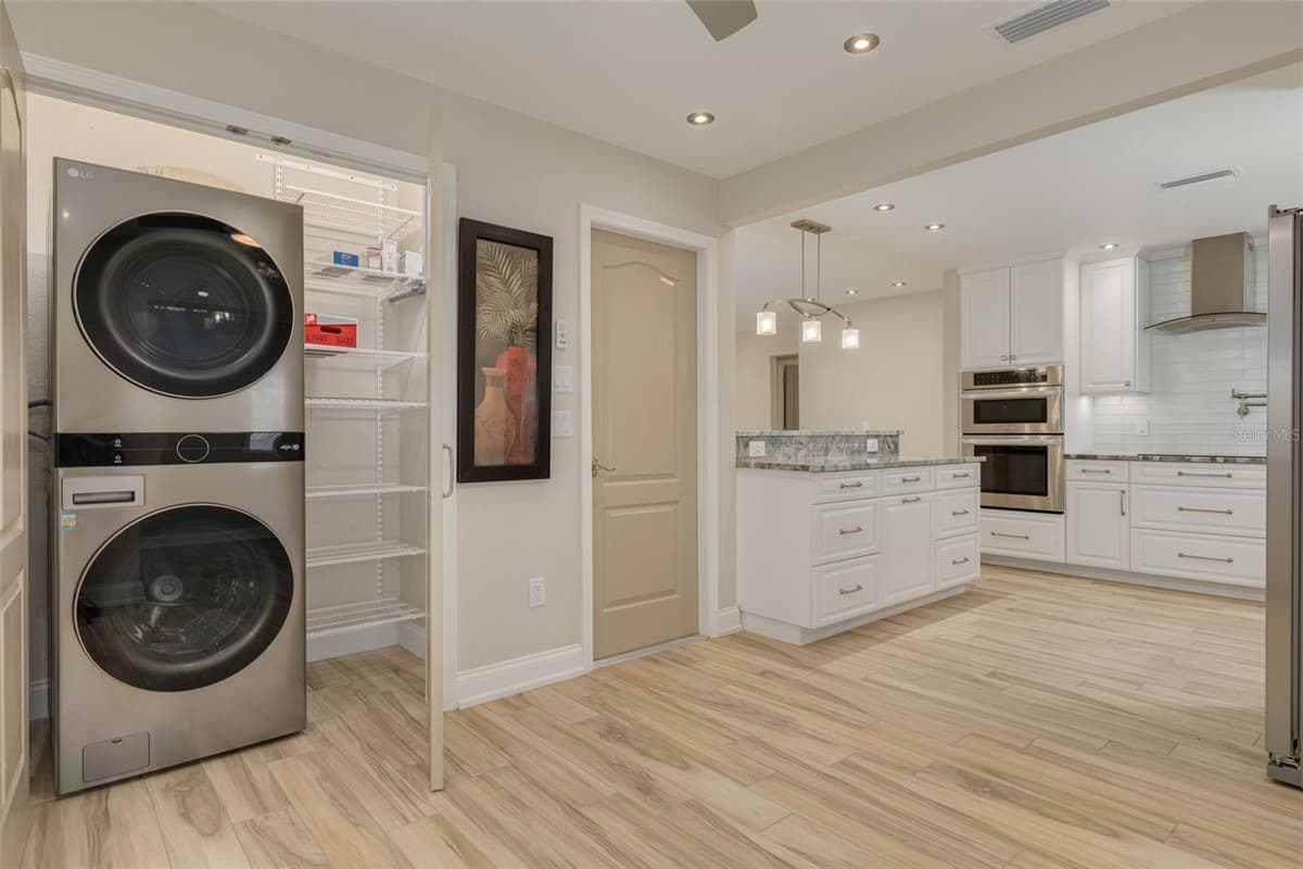908 CARA DRIVE — photo 16 of 31