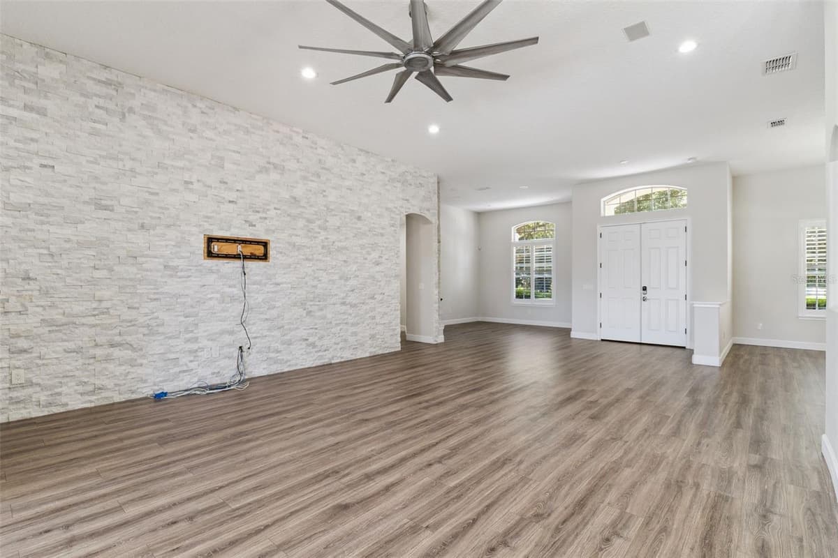 457 CHINAHILL COURT — photo 10 of 56