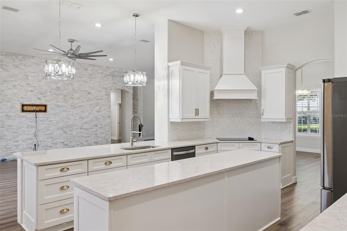 457 CHINAHILL COURT — photo 15 of 56