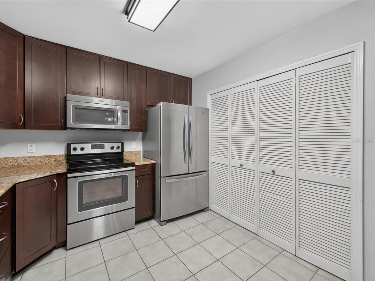 958 SYKES COURT — photo 10 of 34