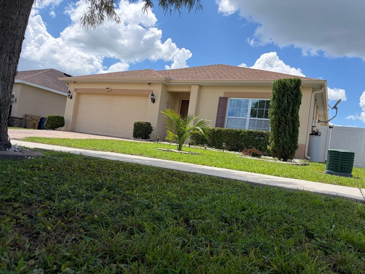 272 SPARROW HAWK DRIVE — photo 3 of 52