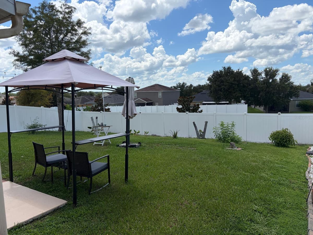 272 SPARROW HAWK DRIVE — photo 40 of 52