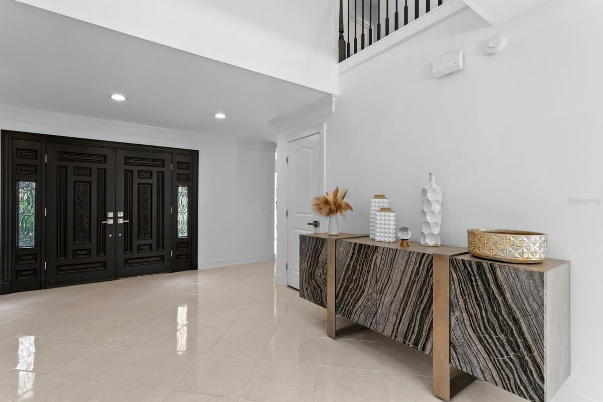 1001 BAJADA DE AVILA — photo 4 of 42