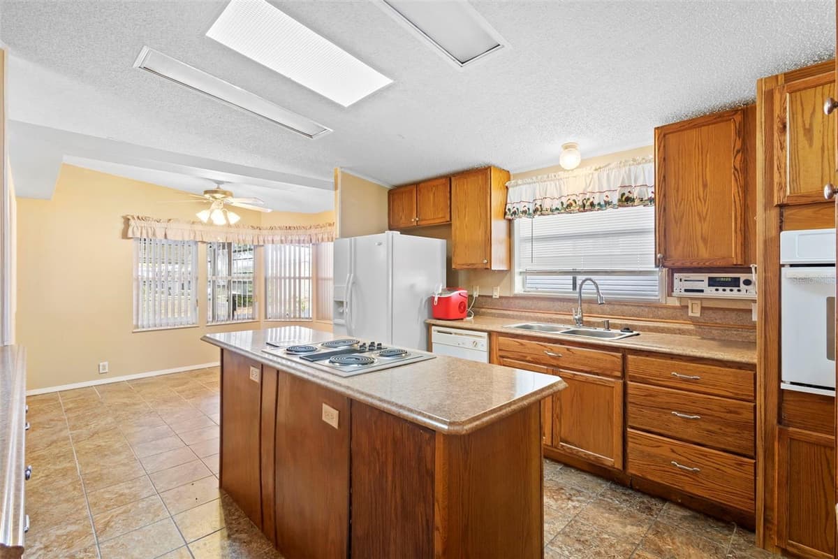 11910 SALINA WAY — photo 3 of 10