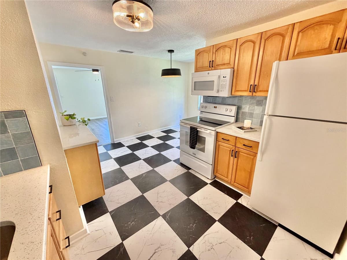 3530 51ST AVENUE — photo 6 of 19