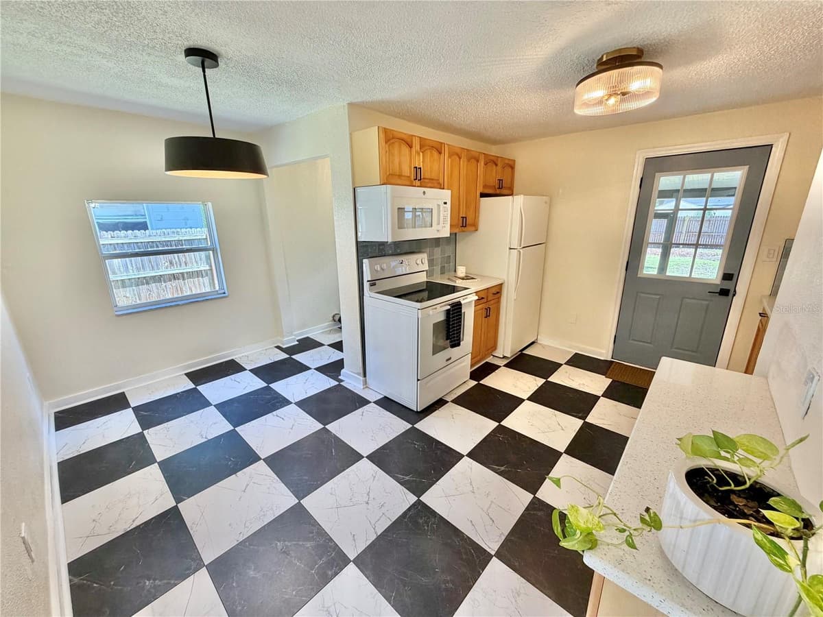 3530 51ST AVENUE — photo 7 of 19