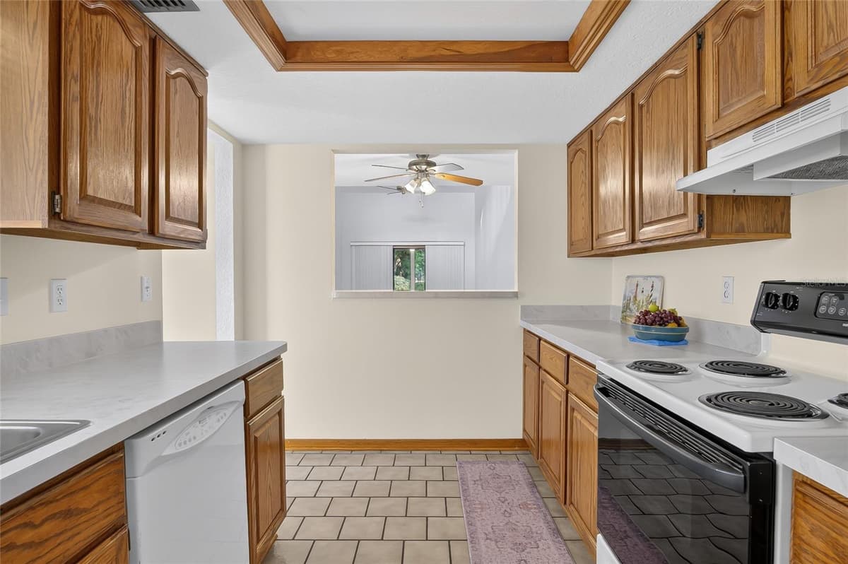 367 CASTLEWOOD LANE — photo 8 of 47