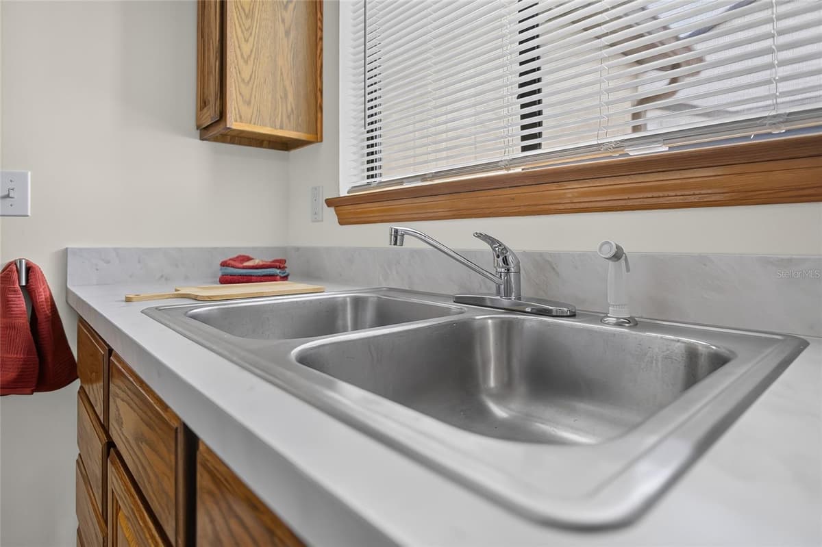 367 CASTLEWOOD LANE — photo 9 of 47
