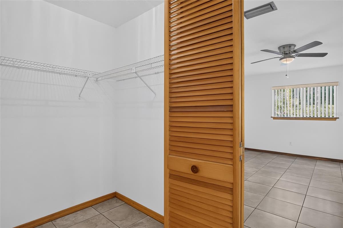 367 CASTLEWOOD LANE — photo 14 of 47