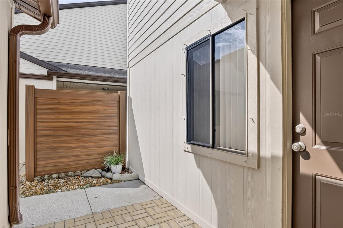 367 CASTLEWOOD LANE — photo 3 of 47