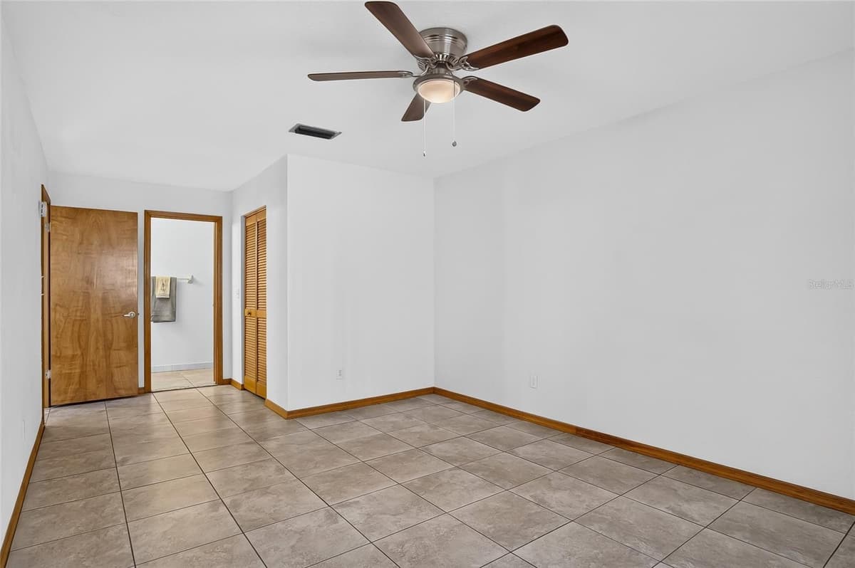 367 CASTLEWOOD LANE — photo 15 of 47