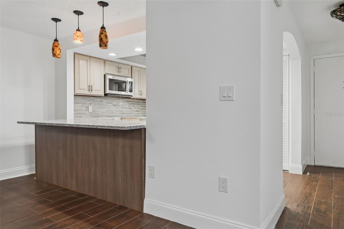 9920 EAGLES POINT CIRCLE — photo 5 of 25