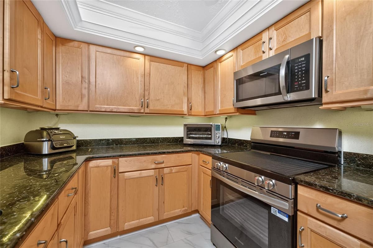 25188 MARION AVENUE — photo 36 of 76