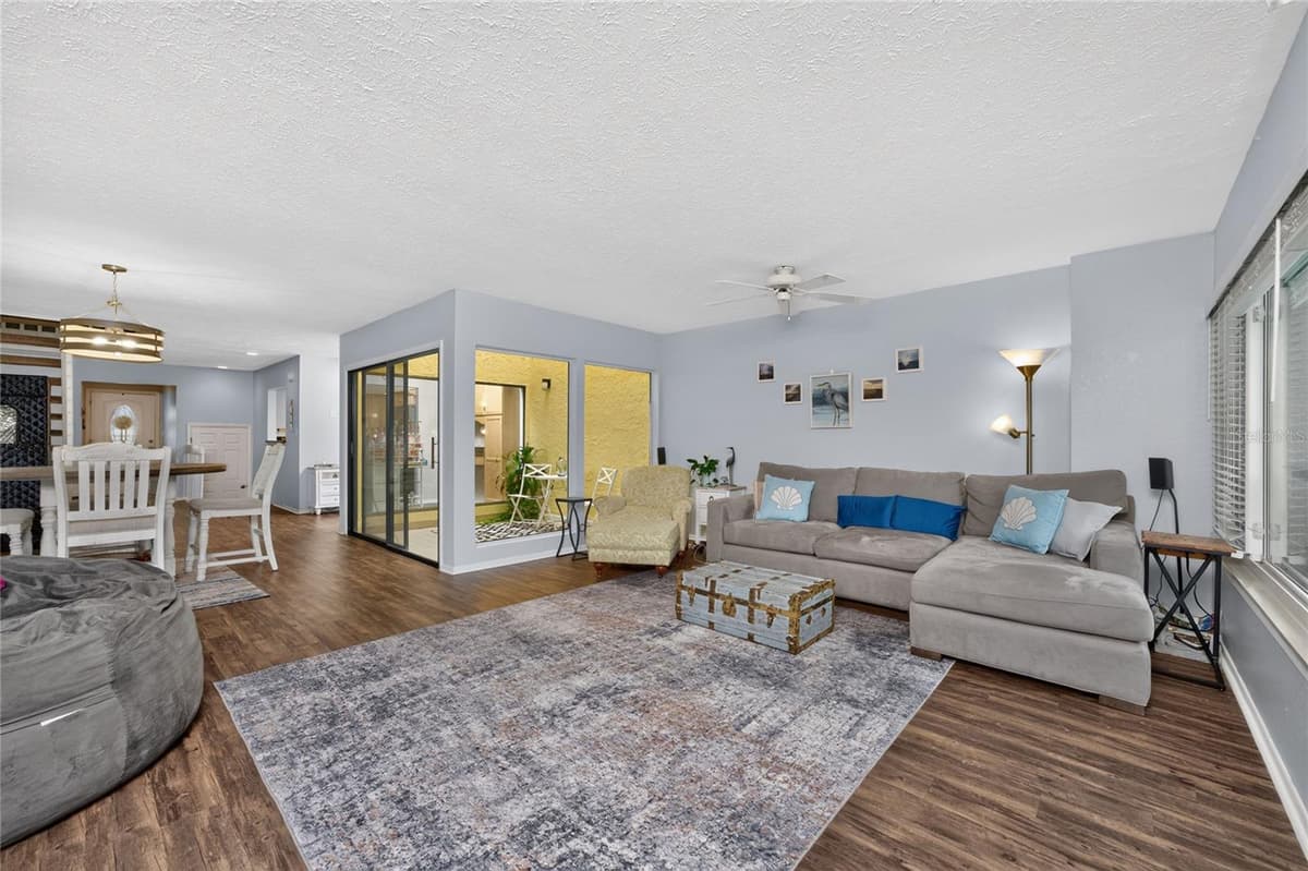 25188 MARION AVENUE — photo 16 of 76