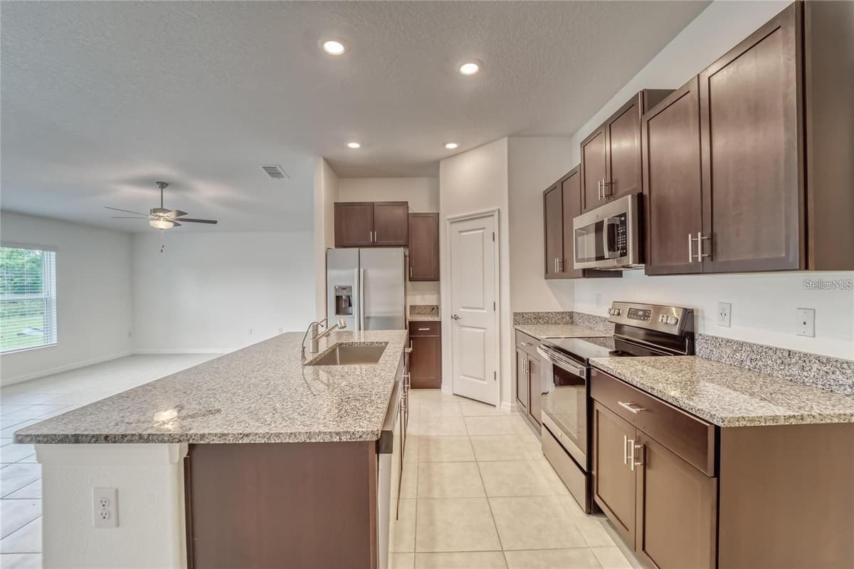 5514 BLUE AZURE DRIVE — photo 12 of 27