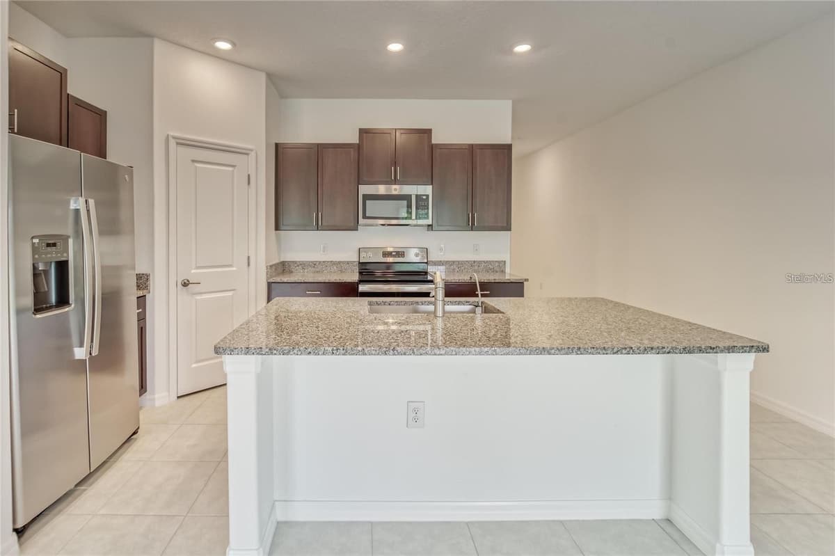 5514 BLUE AZURE DRIVE — photo 10 of 27