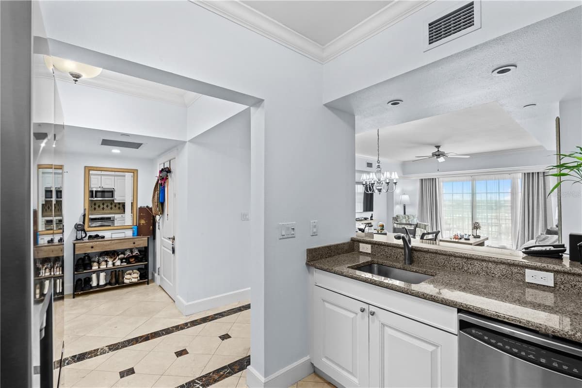 7593 GATHERING DRIVE — photo 4 of 22