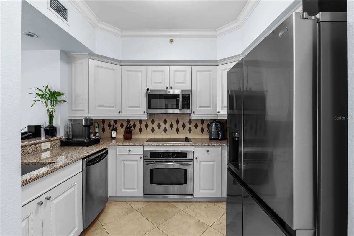 7593 GATHERING DRIVE — photo 3 of 22