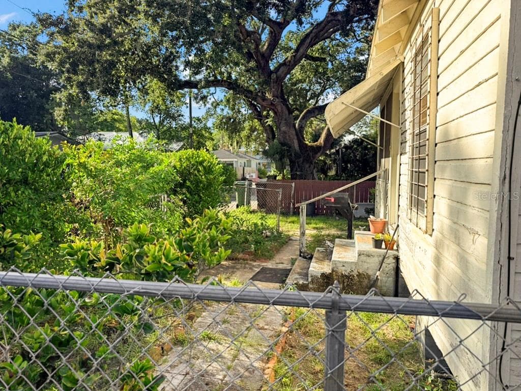 137 BLANCO STREET — photo 4 of 58