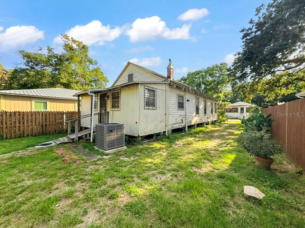 137 BLANCO STREET — photo 10 of 58