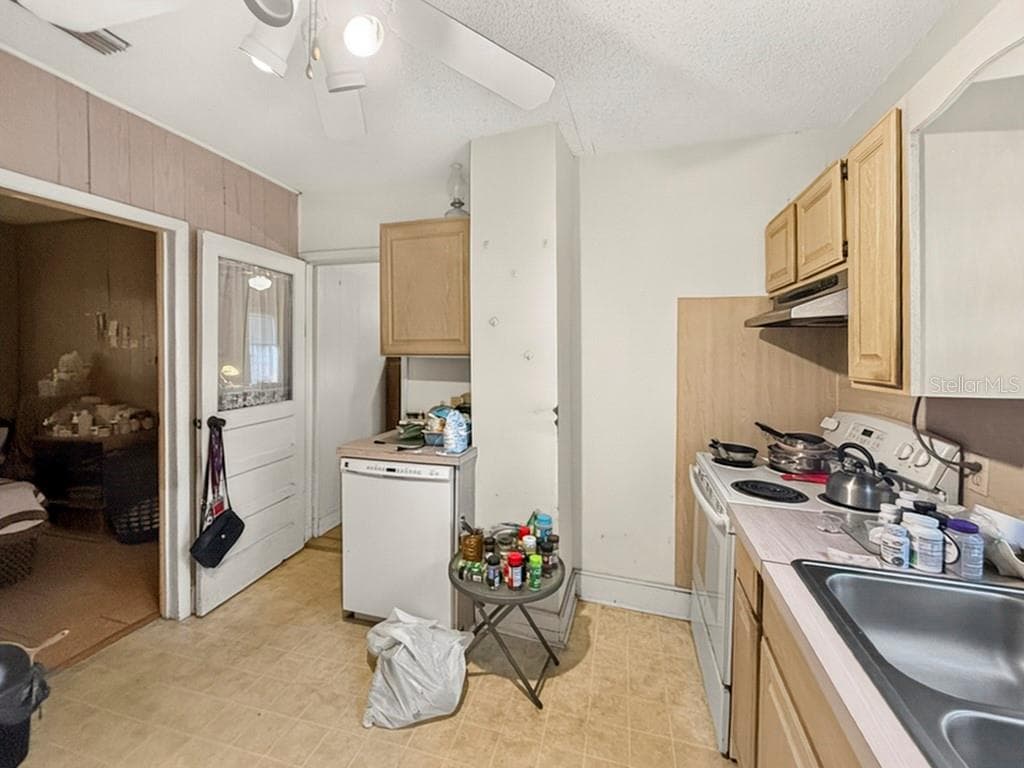 137 BLANCO STREET — photo 27 of 58
