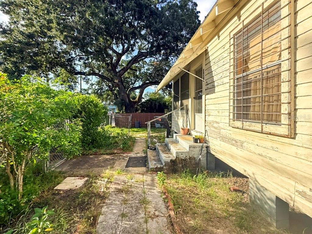 137 BLANCO STREET — photo 3 of 58