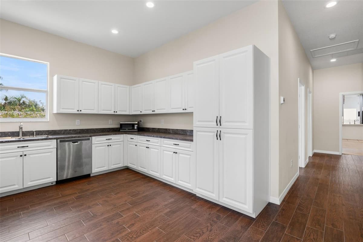 7904 OREGOLD DRIVE — photo 51 of 59