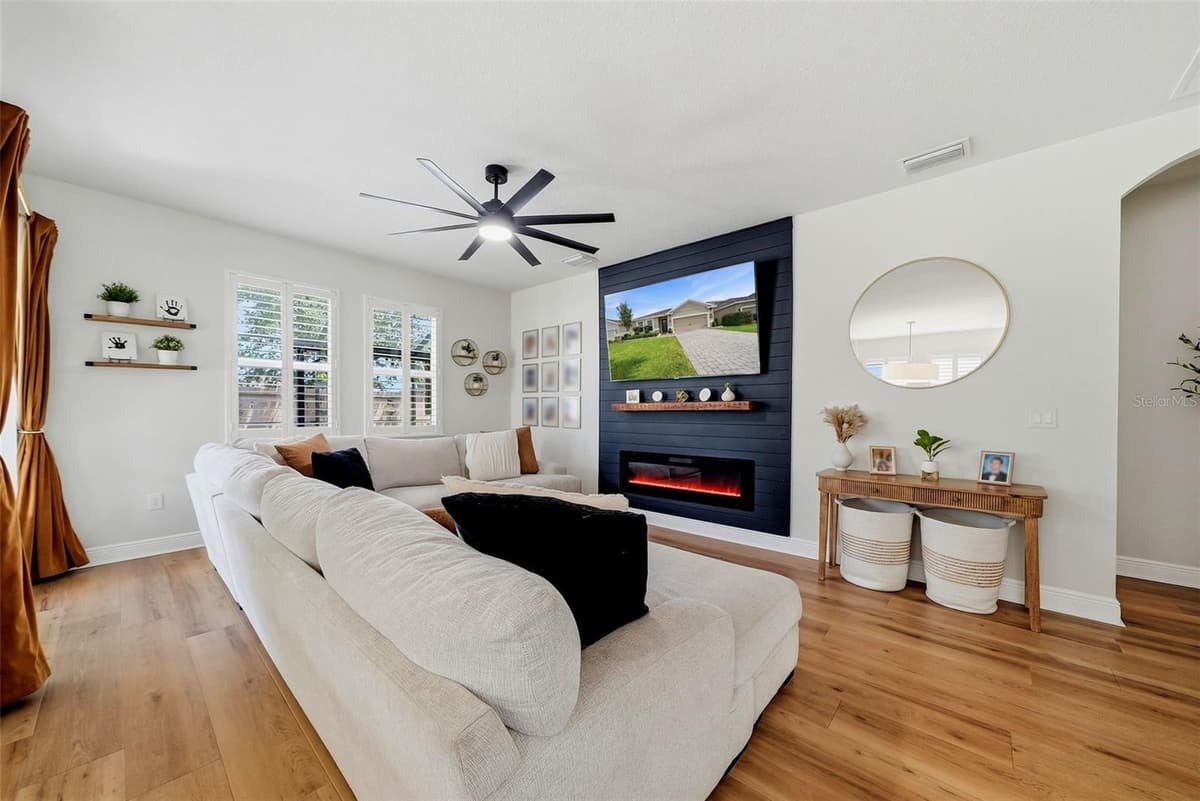 12204 BLUE PACIFIC DRIVE — photo 4 of 46