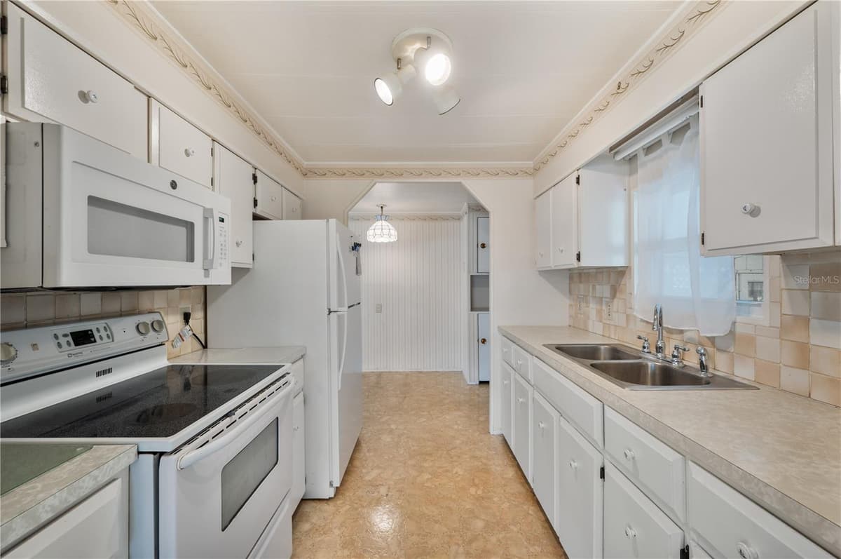 1610 REYNOLDS ROAD — photo 8 of 29