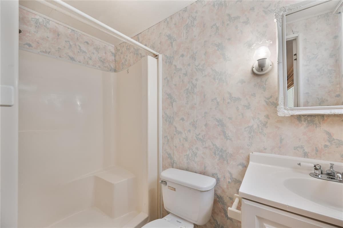 1610 REYNOLDS ROAD — photo 18 of 29