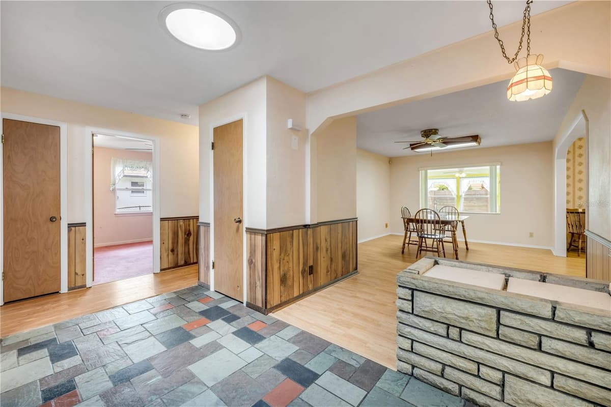 1428 MARDRAKE ROAD — photo 4 of 52