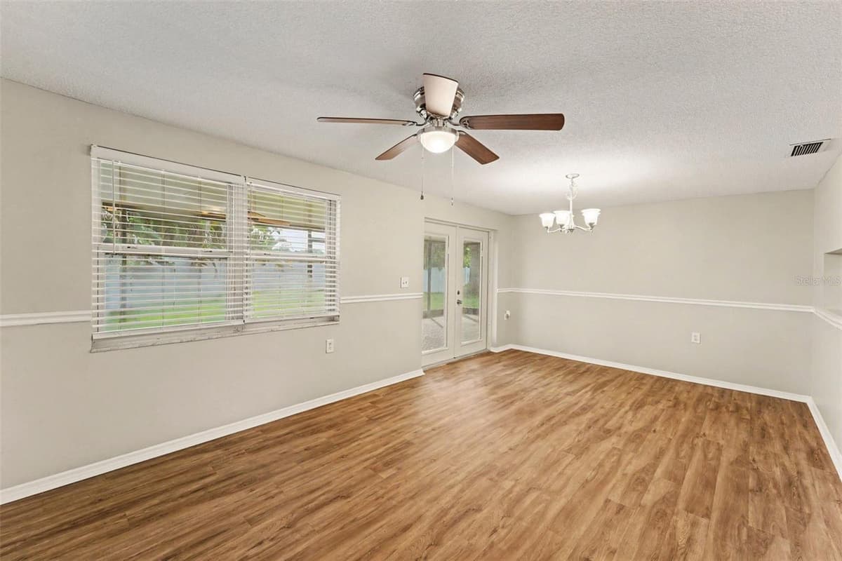 5751 DOLORES DRIVE — photo 7 of 15