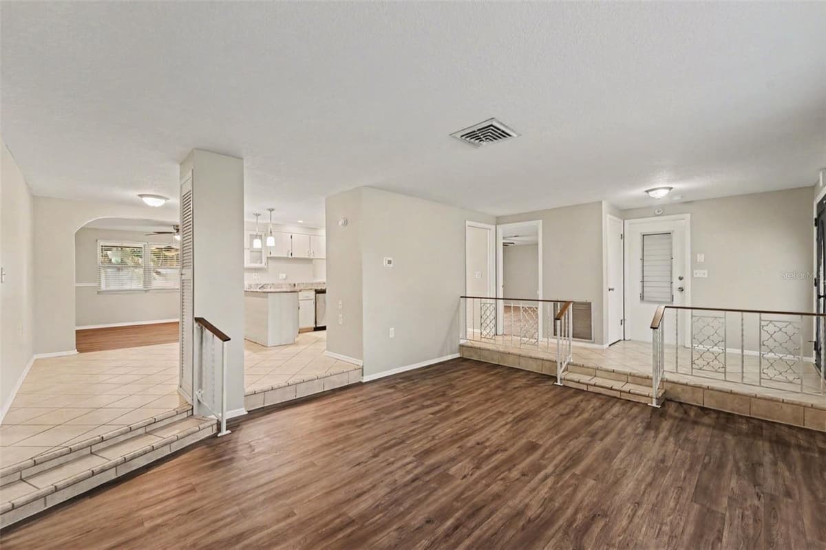 5751 DOLORES DRIVE — photo 3 of 15