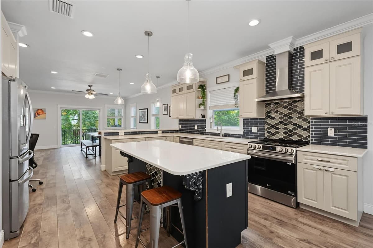 170 SPRUCE STREET — photo 19 of 51
