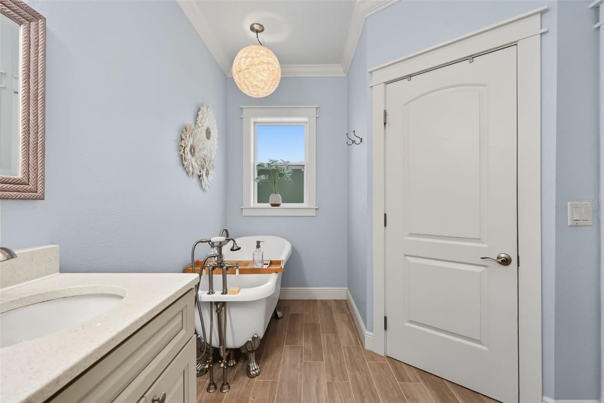 170 SPRUCE STREET — photo 10 of 51