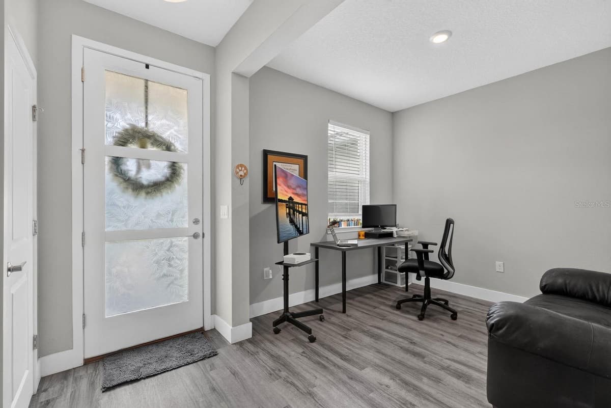 20 PICKCANE LANE — photo 4 of 40