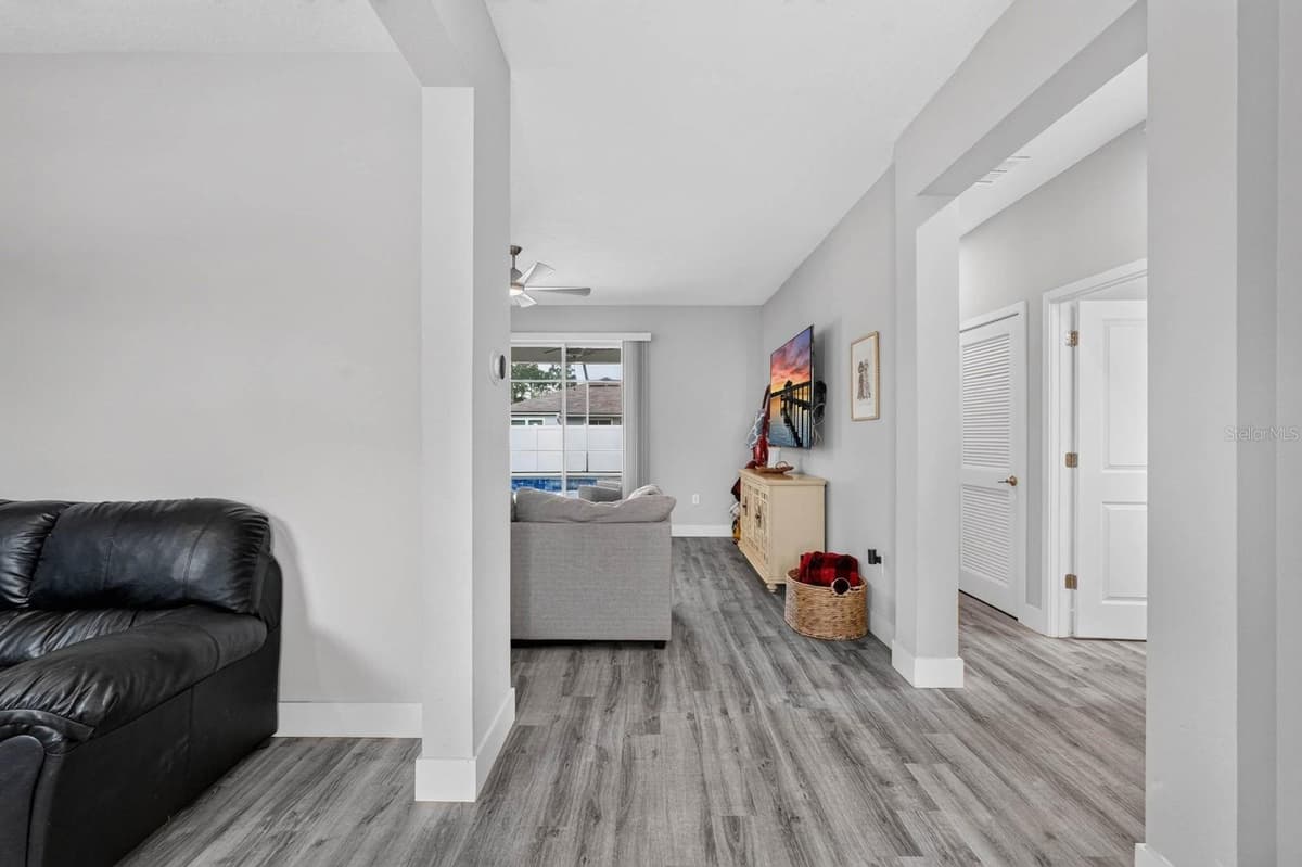 20 PICKCANE LANE — photo 3 of 40