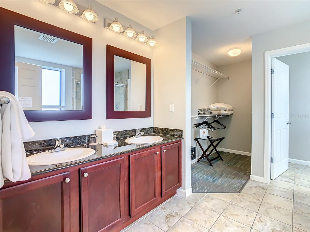 14501 GROVE RESORT AVE — photo 14 of 33