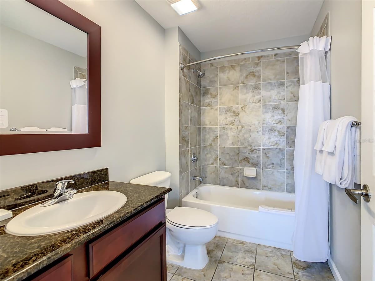 14501 GROVE RESORT AVE — photo 18 of 33