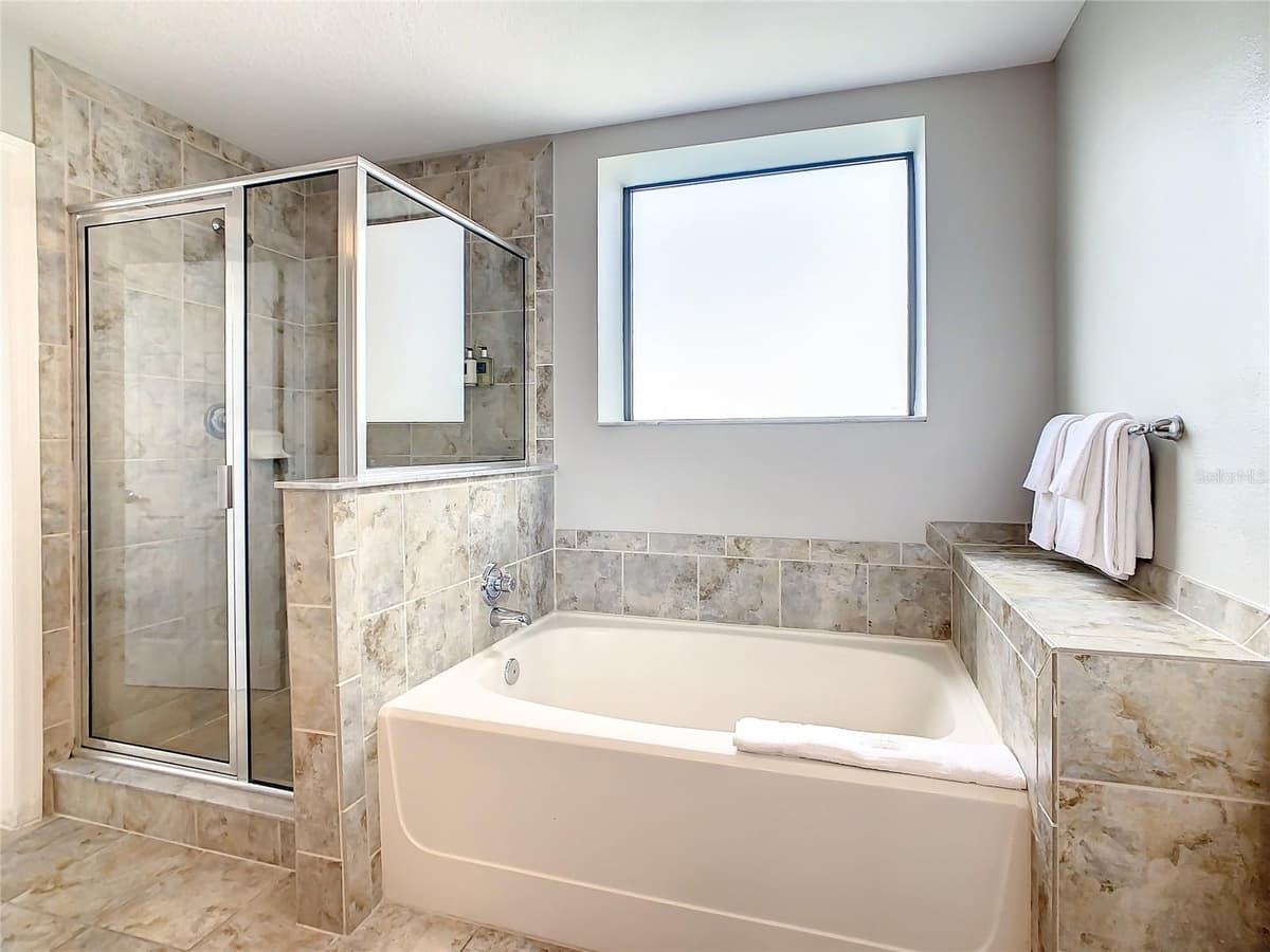 14501 GROVE RESORT AVE — photo 15 of 33