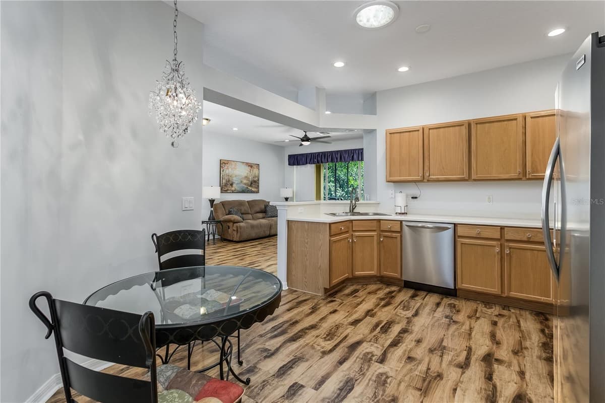 7235 CLEOPATRA DRIVE — photo 7 of 31