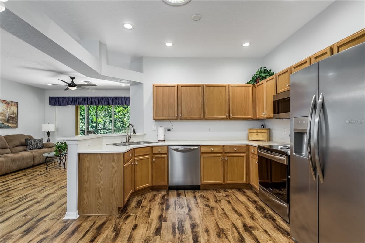 7235 CLEOPATRA DRIVE — photo 4 of 31