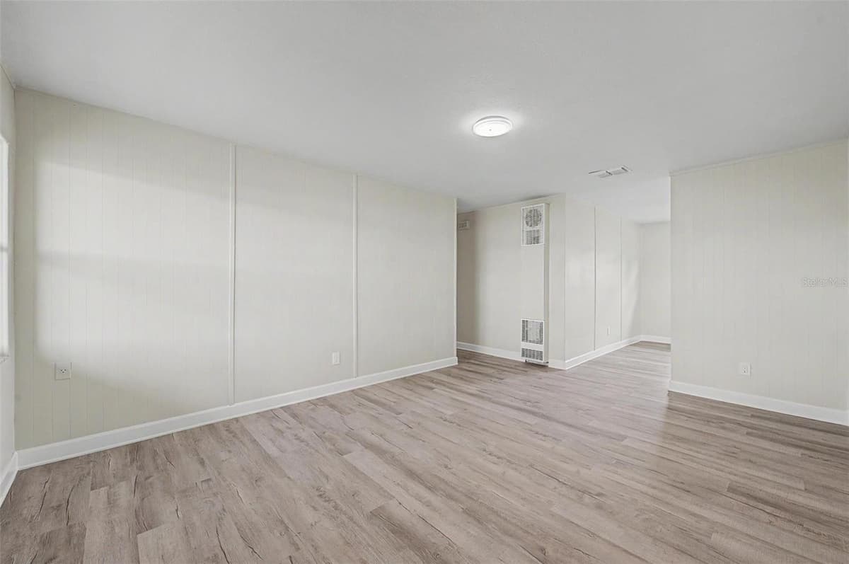 5608 12TH AVENUE — photo 5 of 43